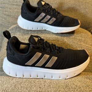 Adidas Swift Run Black Sneakers with White Sole Size 6